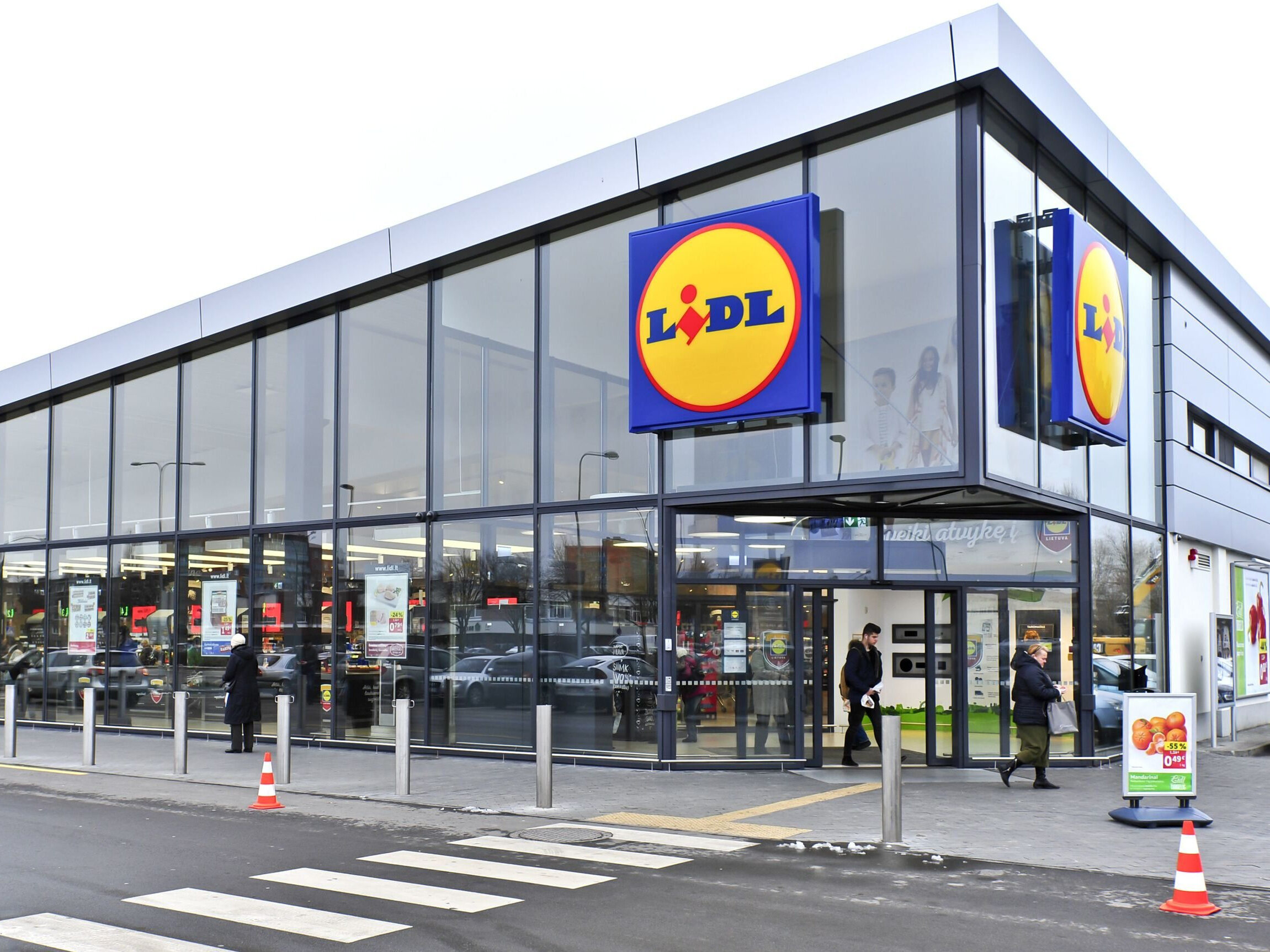 Лидл польша. Лидл Германия. Лидл Германия супермаркет. Lidl магазин в Германии. Магазин в Германии Лидл logo.