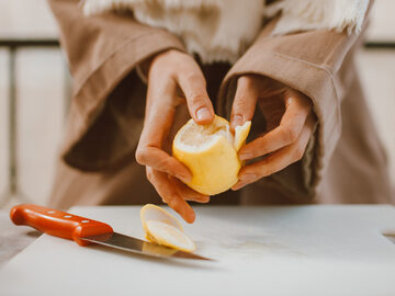 Skórka cytryny zawiera limonen, naturalny rozpuszczalnik