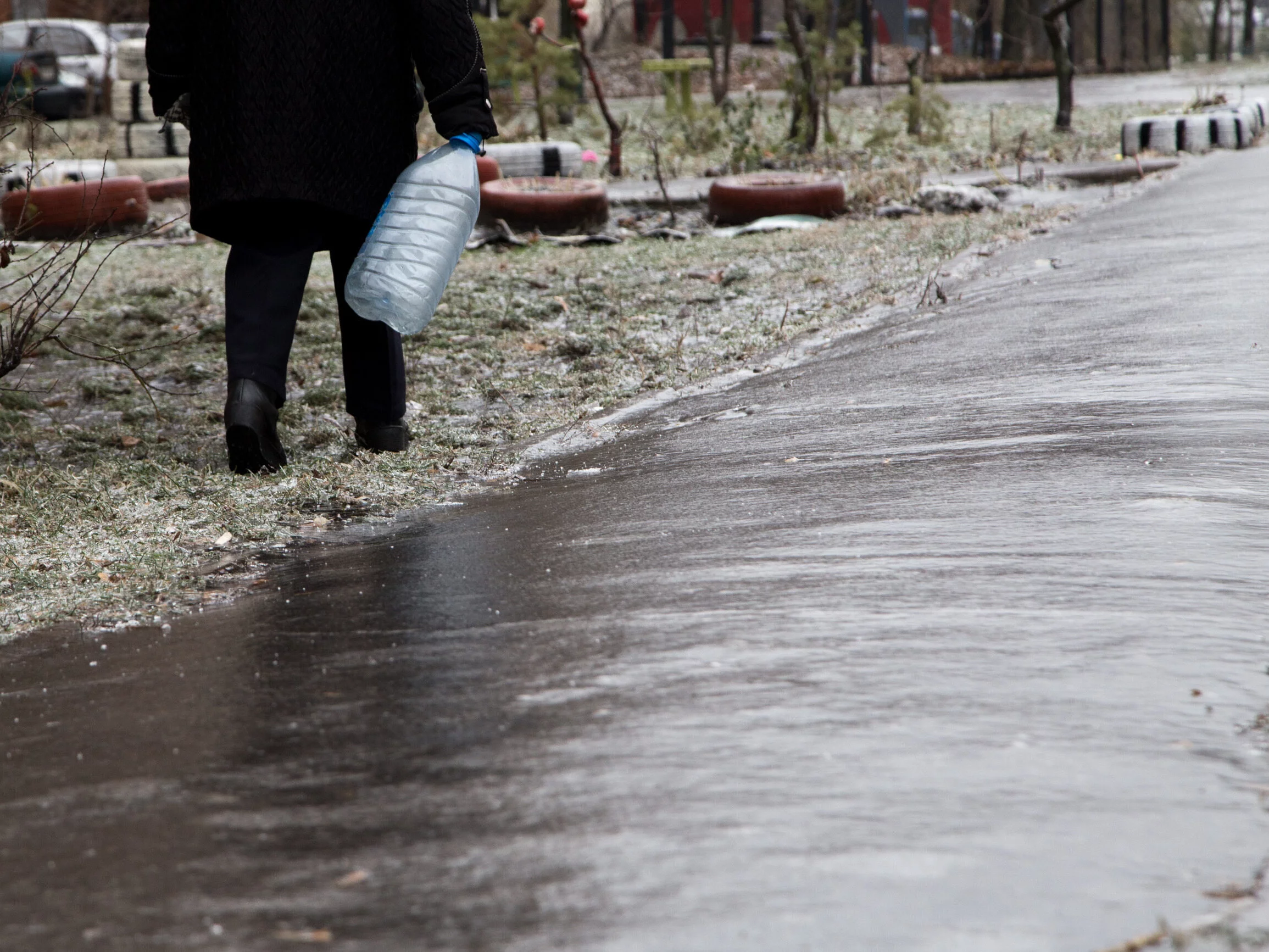 Gołoledź na chodnikach