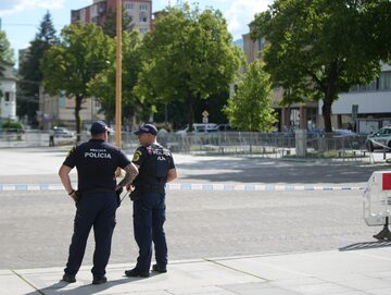 Słowacka policja w pobliżu miejsca, w którym postrzelono premiera Roberta Fico
