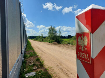 Słupek graniczny, zdjęcie ilustracyjne
