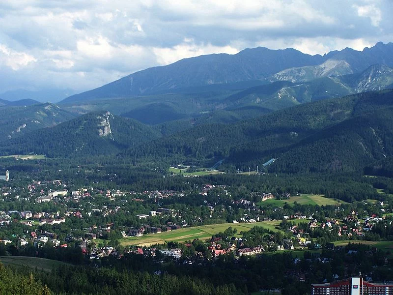 Widok z Butorowego wierchu na Tatry i Zakopane