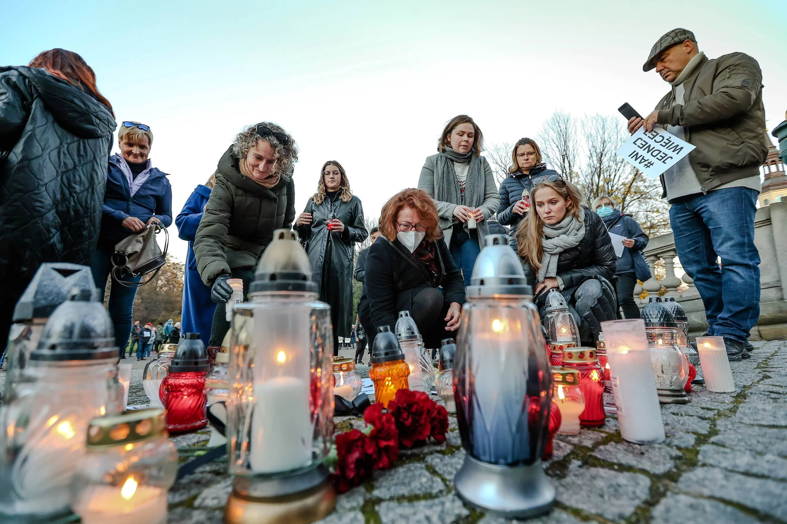 Cichy protest w Pszczynie po śmierci 30-letniej Izy