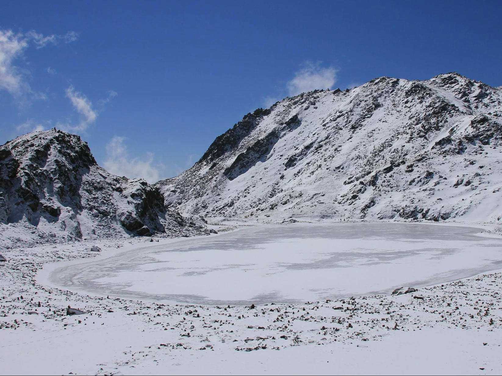 Jezioro Suryakunda w Himalajach