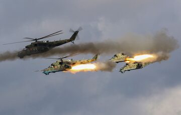 Śmigłowce Mi-24 podczas ćwiczeń Zapad 2021