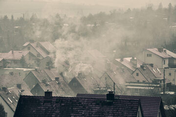Smog nad miastem, zdjęcie ilustracyjne