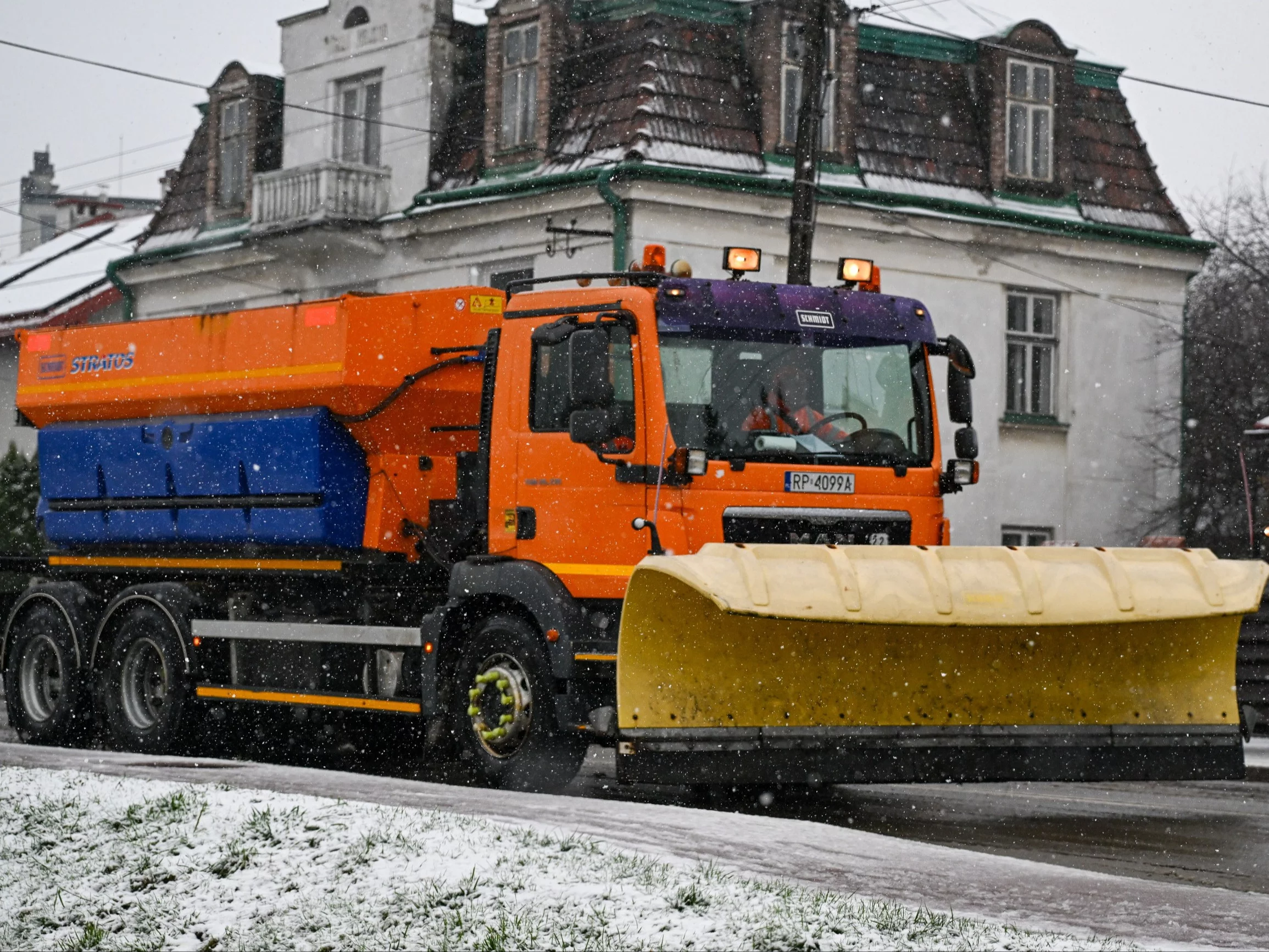 Intensywne opady śniegu w Przemyślu, zdjęcie ilustracyjne