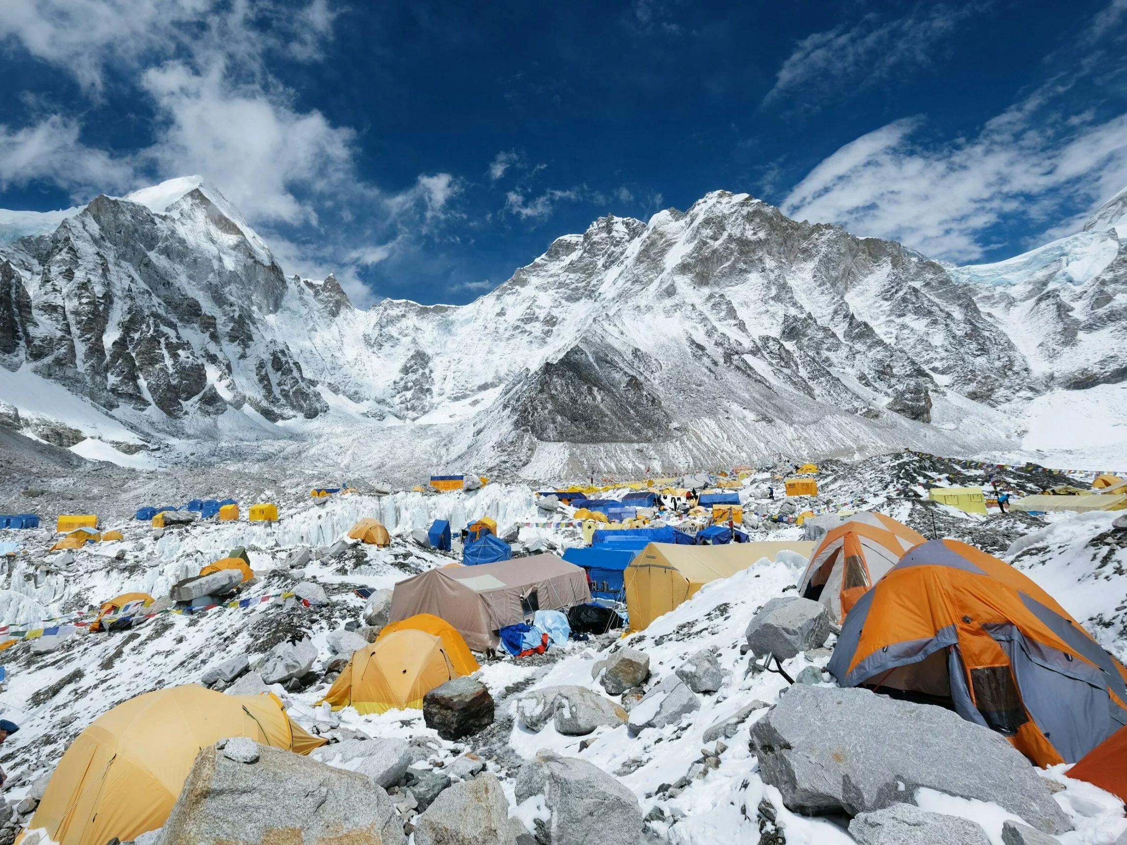Everest odcięty od świata. Prawie 1000 osób czeka na ewakuację