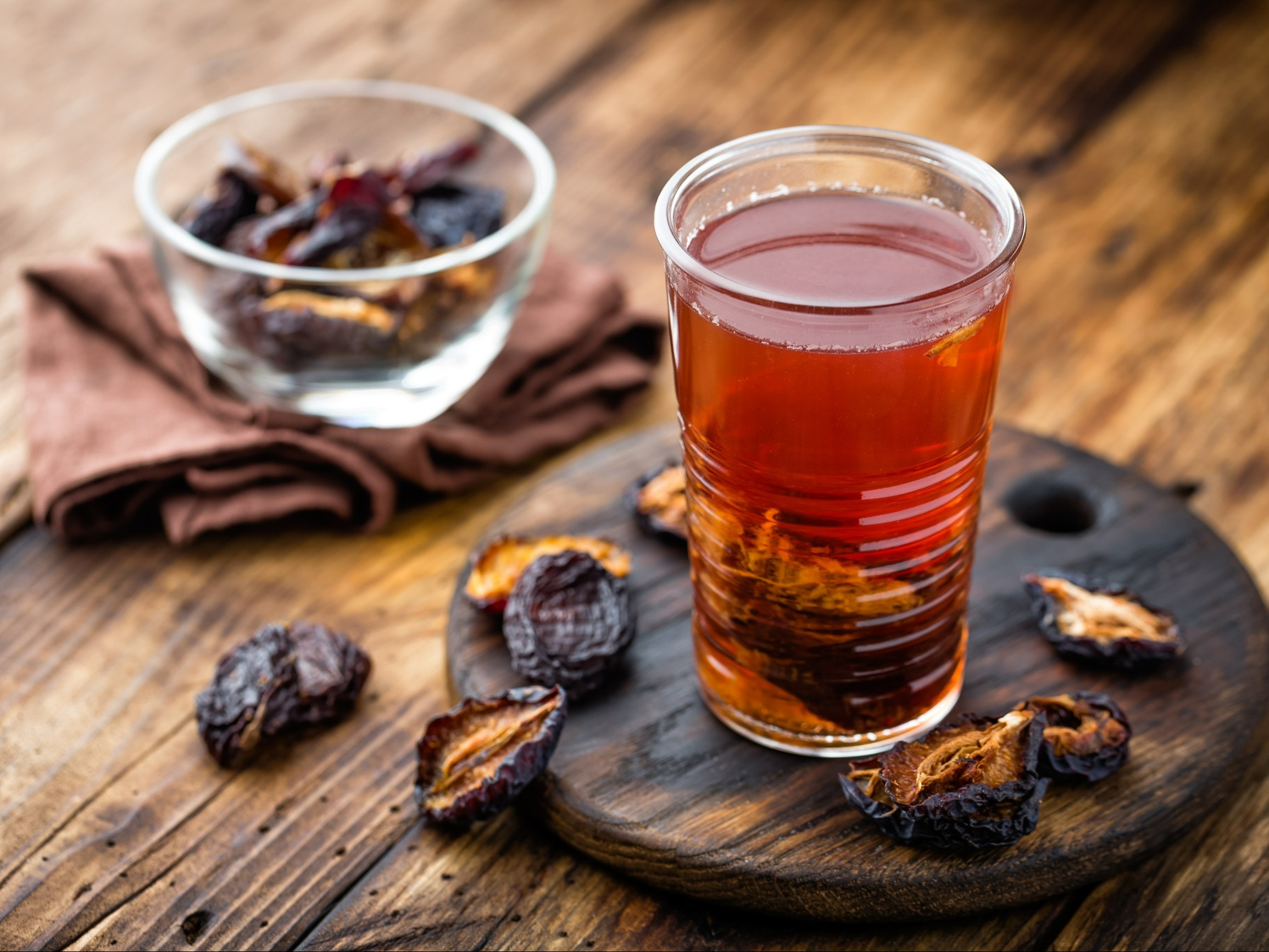 Sok z suszonych śliwek na odchudzanie. Przepis na napój