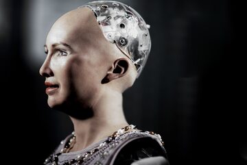 Sophia, humanoidalny robot obdarzony sztuczną inteligencją