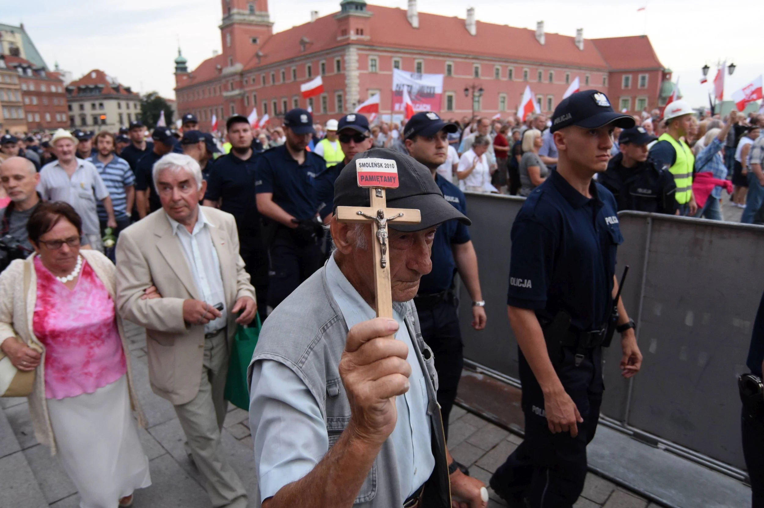 Uczestnicy miesięcznicy smoleńskiej