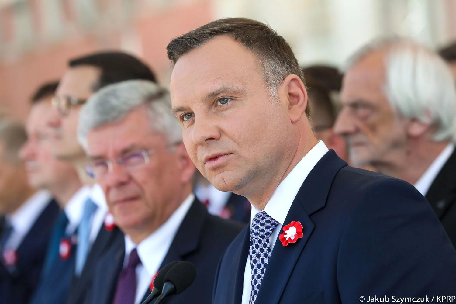 Prezydent Andrzej Duda. W tle marszałek Senatu Stanisław Karczewski