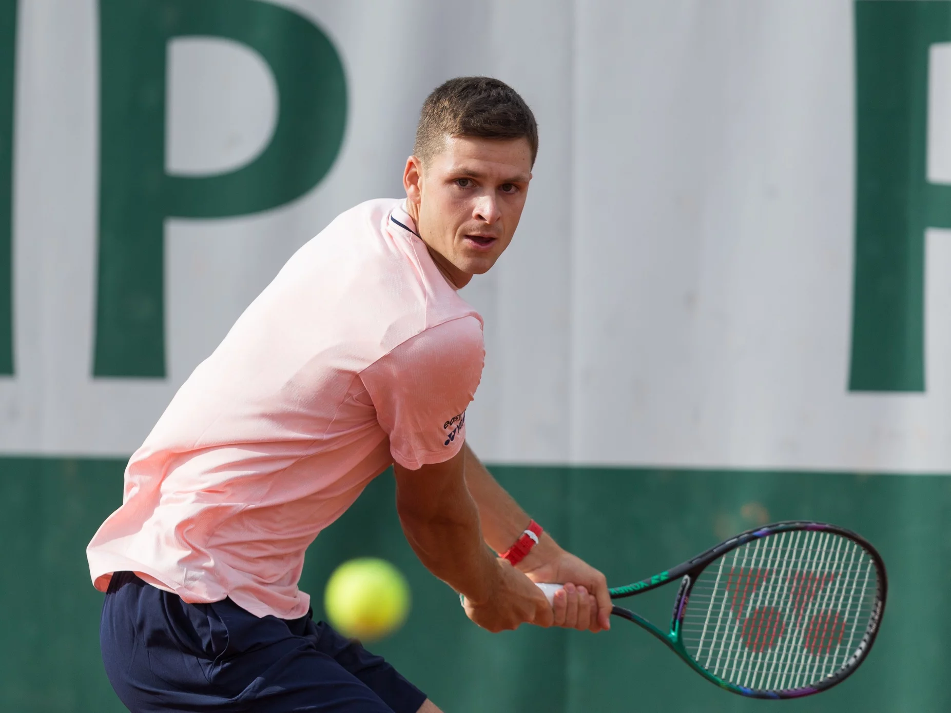 Hubert Hurkacz w meczu French Open 2022
