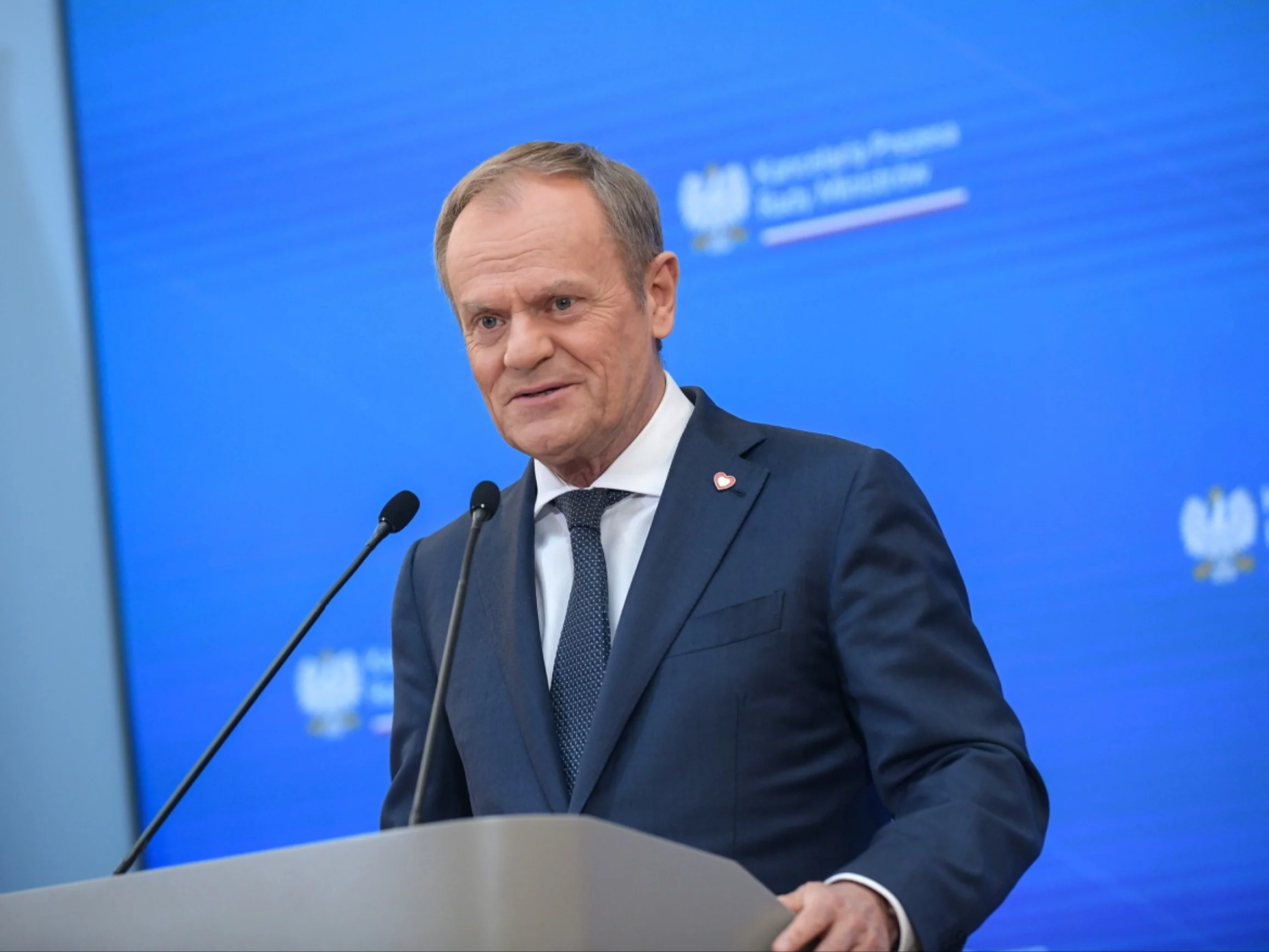 Premier Donald Tusk podczas konferencji prasowej po posiedzeniu rządu w siedzibie KPRM w Warszawie