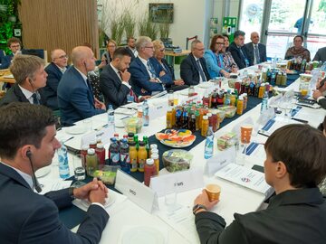 Spotkanie Komitetu Farmaceutycznego Amerykańskiej Izby Handlowej w Polsce z ministrem Adamem Niedzielskim