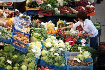 Sprzedaż owoców i warzyw – zdjęcie ilustracyjne