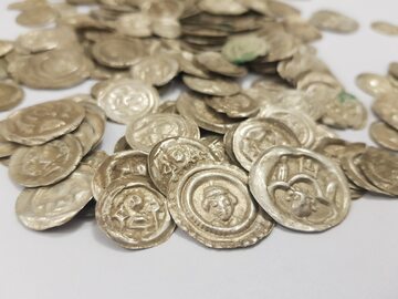 Średniowieczne monety spod Wałbrzycha