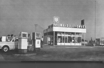 Stacja benzynowa CPN w Modlinie, lata 70.