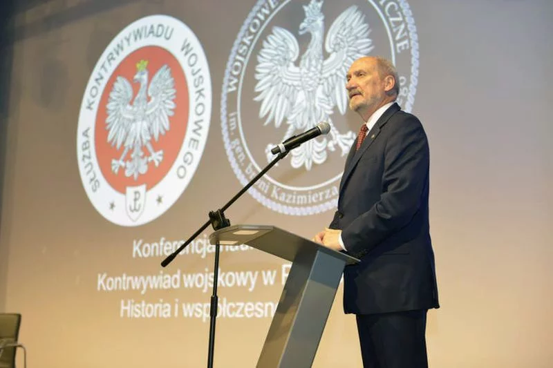 Antoni Macierewicz podczas konferencji poświęconej wojskowemu wywiadowi