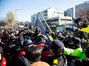Starcia rolników z policją w Seulu