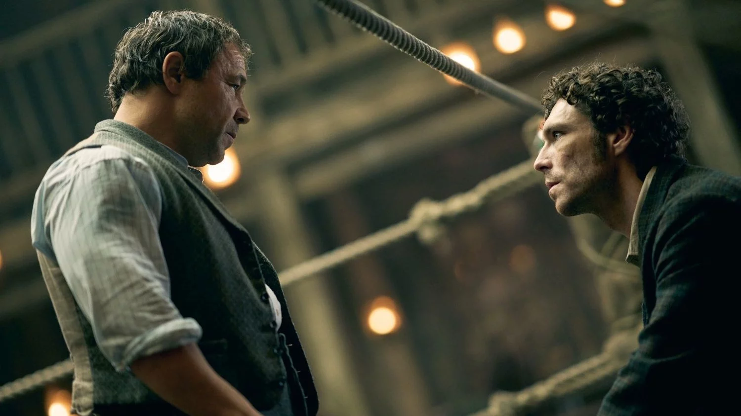 Uwielbiamy go z „Dojrzewania”, powrócił w innej kultowej roli! Serial już w sieci