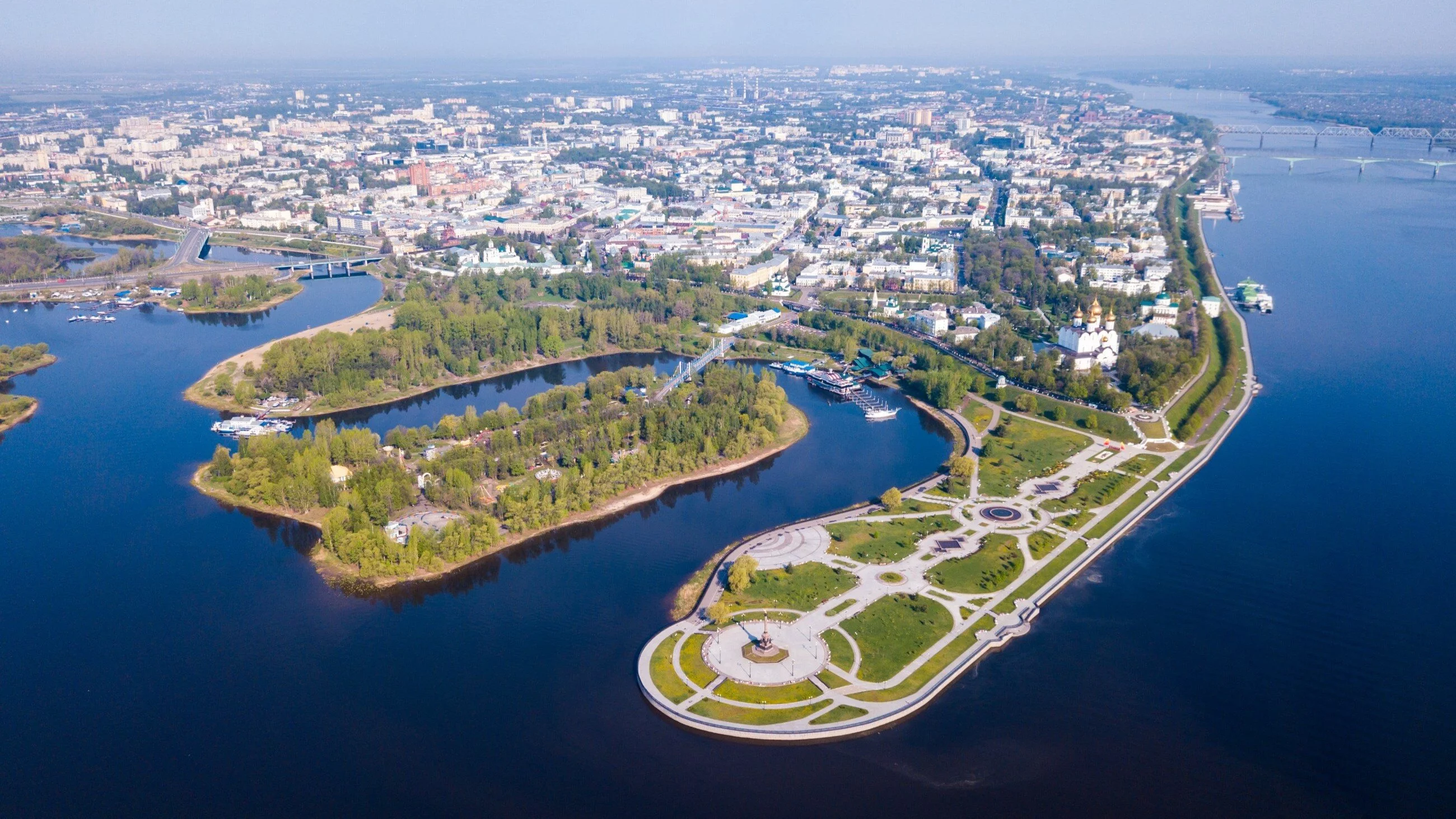 Panorama Kurska. Na pierwszym planie widać rzekę Wołgę