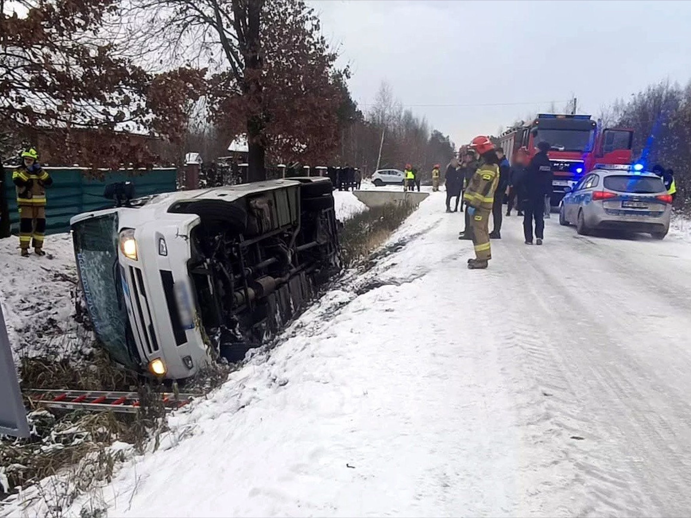 Wypadek busa w miejscowości Grochowe