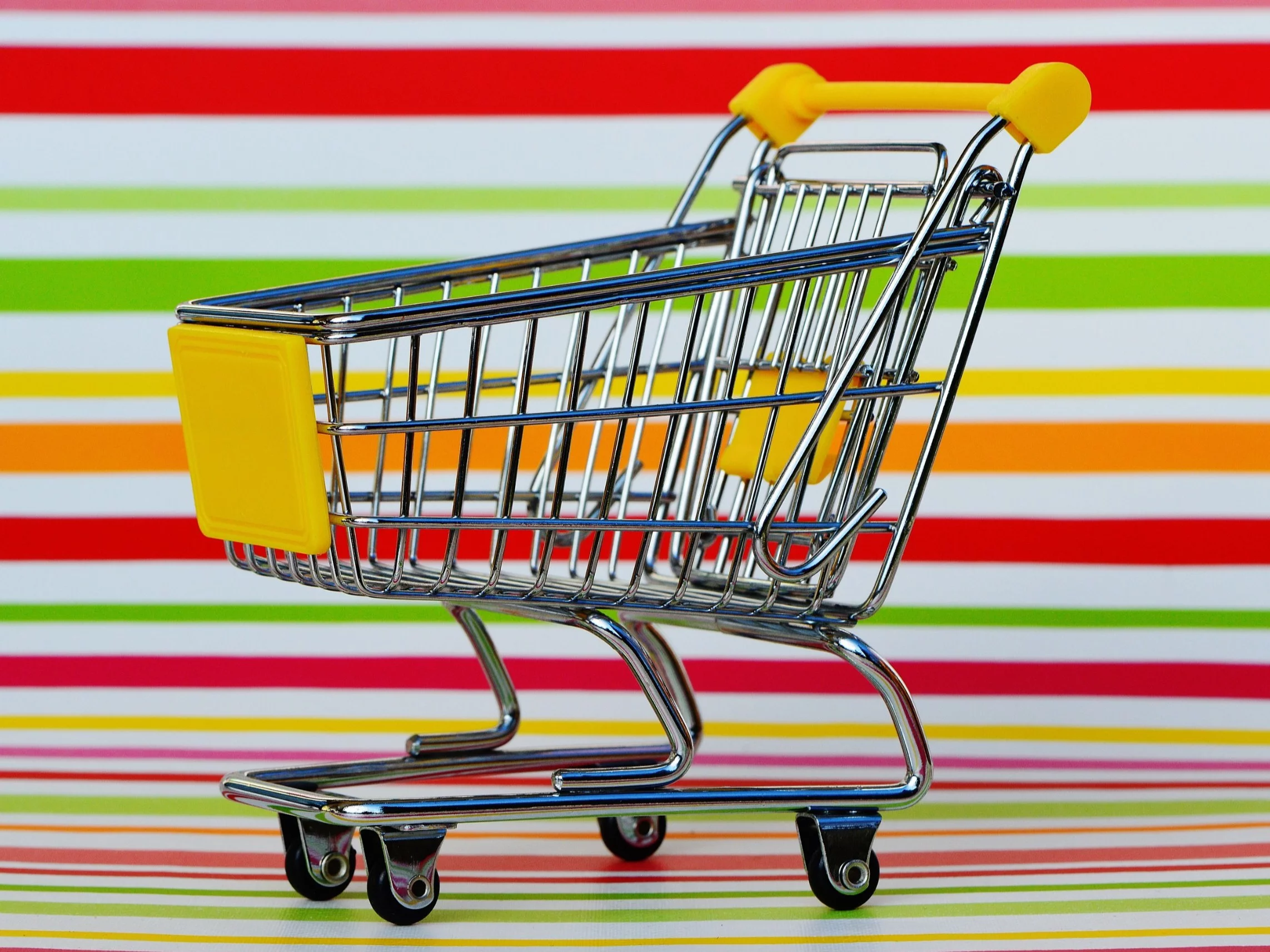 Pusty wózek na zakupy