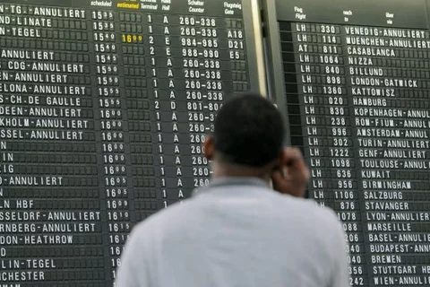 Na największym niemieckim lotnisku we Frankfurcie nad Menem trwa strajk (fot. EPA/ARNE DEDERT/PAP)