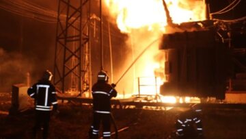 Strażacy gaszą obiekt infrastruktury krytycznej, zaatakowany przez Rosjan w Charkowie
