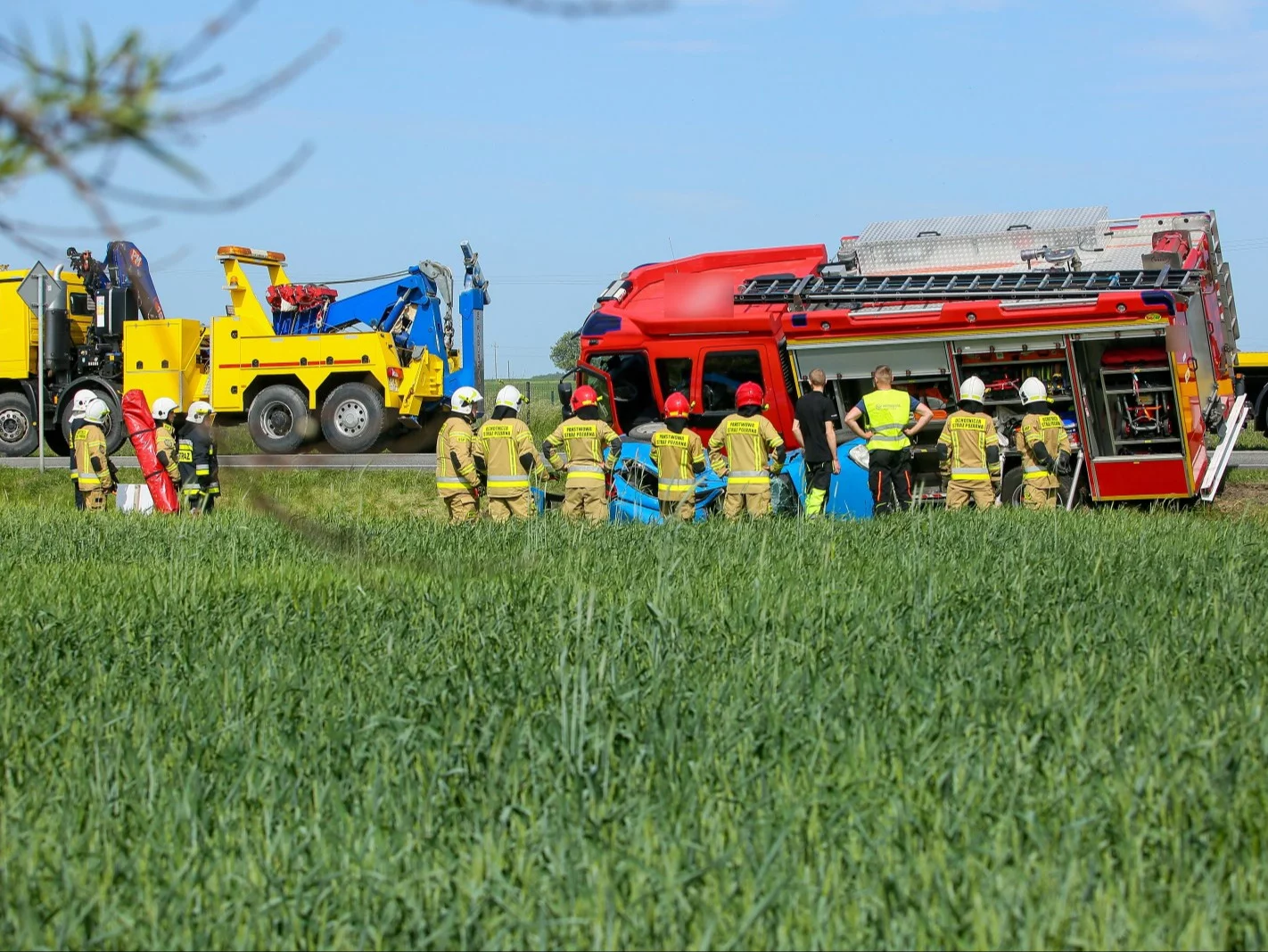 Miejsce wypadku na ul. Koźmińskiej, na wyjeździe z Krotoszyna, 26 maja. Strażacy, którzy jechali do wypadku w Wolenicach, zderzyli się z samochodem osobowym