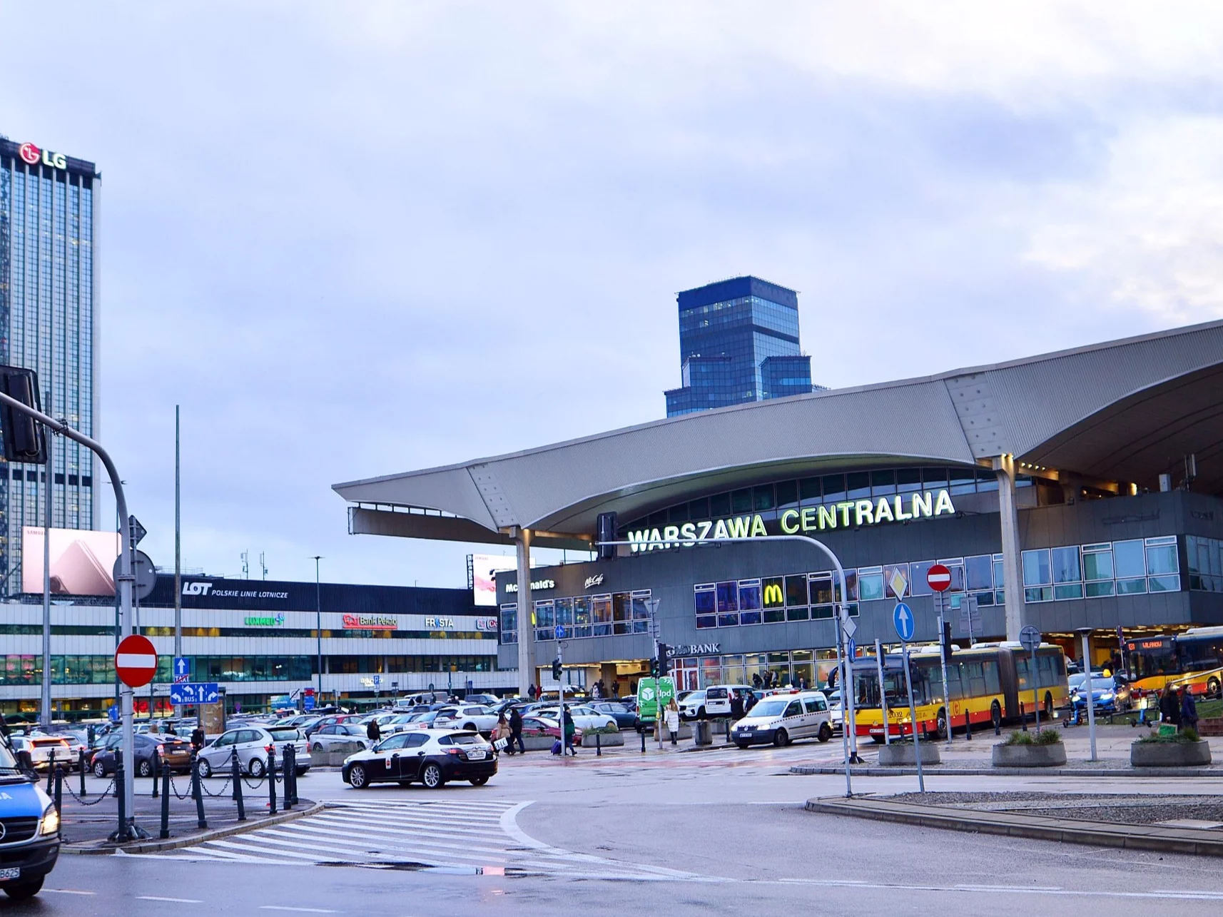 „Strefy R” nad polskimi miastami. Rząd Tuska zmienia przepisy