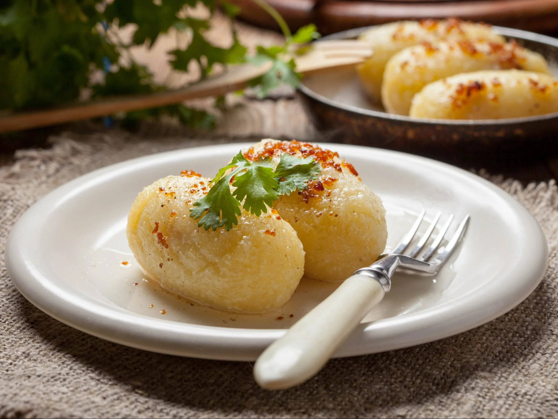 Kluski ziemniaczane z nadzieniem mięsnym