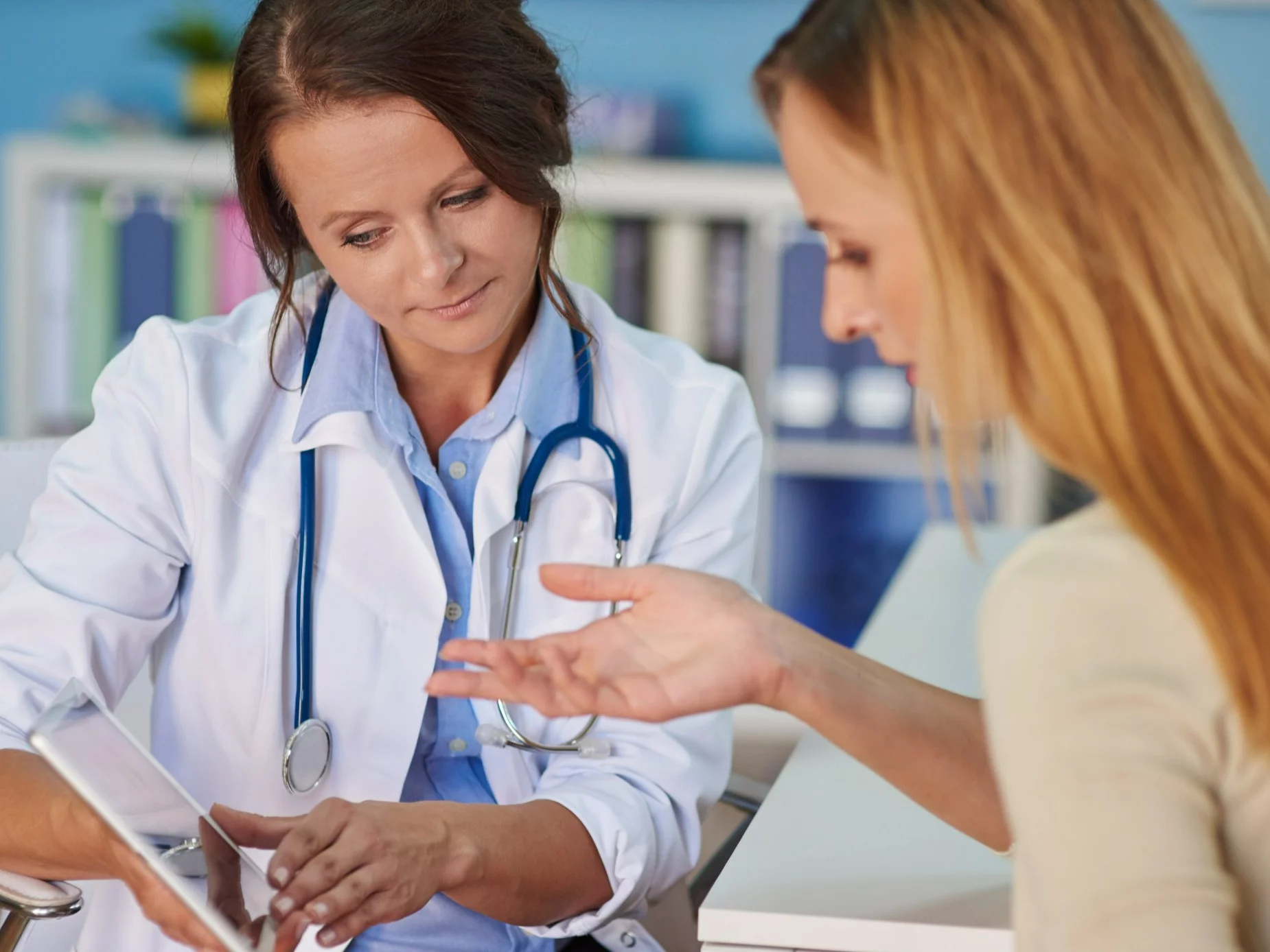 Medyczne fake newsy w onkologii mogą opóźniać diagnozę