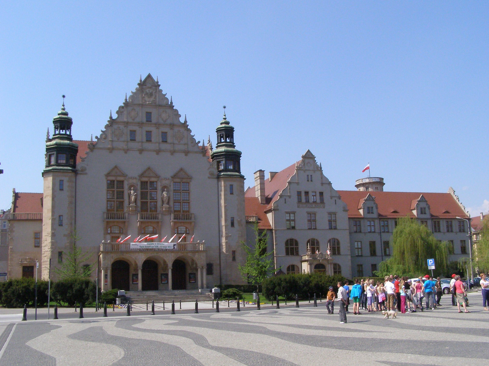 Student prawa rzucił się na tancerkę w klubie go-go. Uczelnia zignorowała sprawę