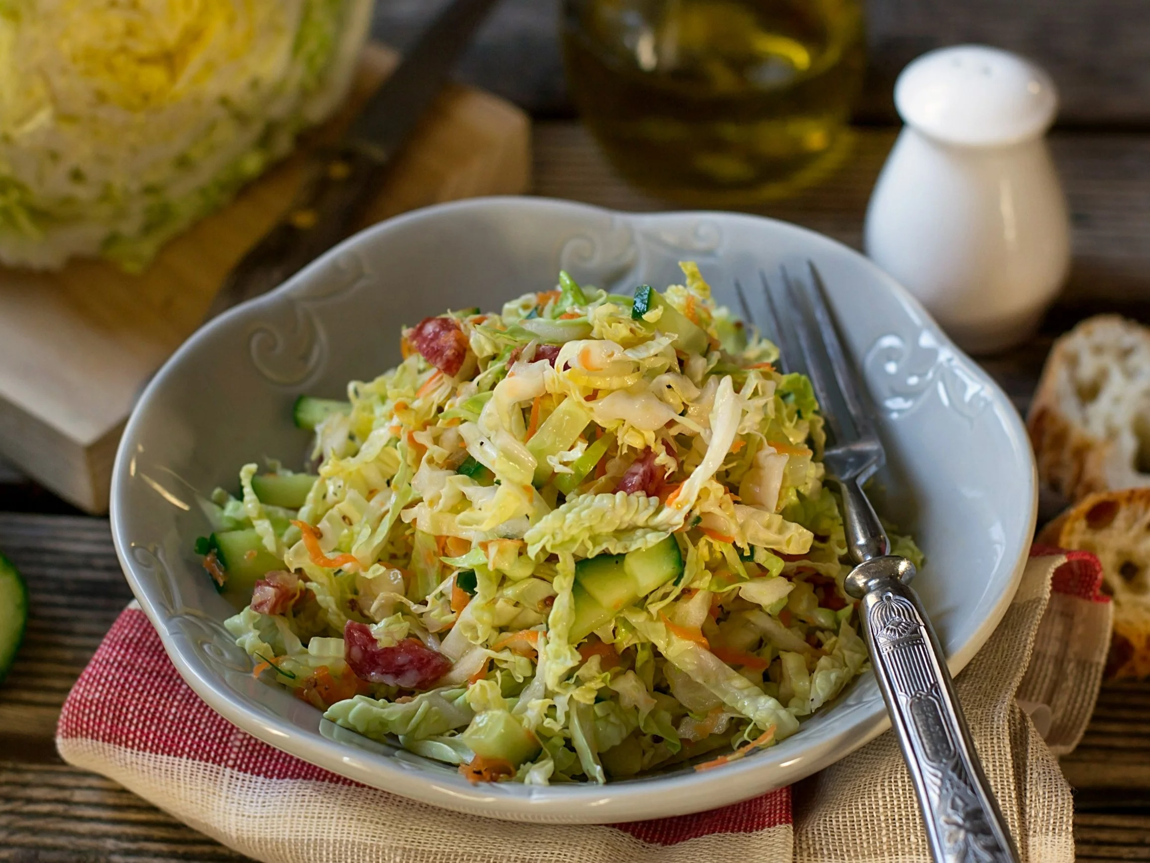 Surówka z kapusty pekińskiej i ogórka zielonego