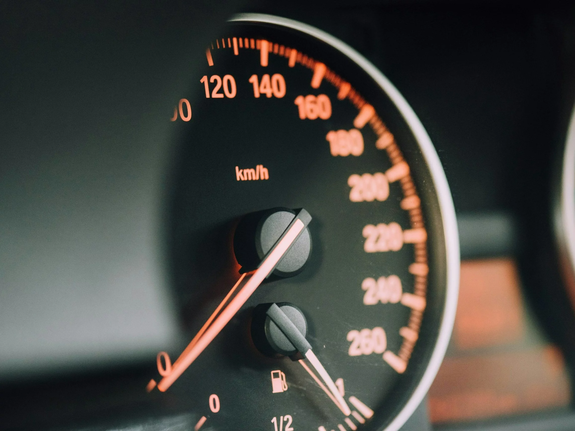 SUV-y z usterką. Peugeot i Opel pilnie wzywają niektóre modele do serwisu