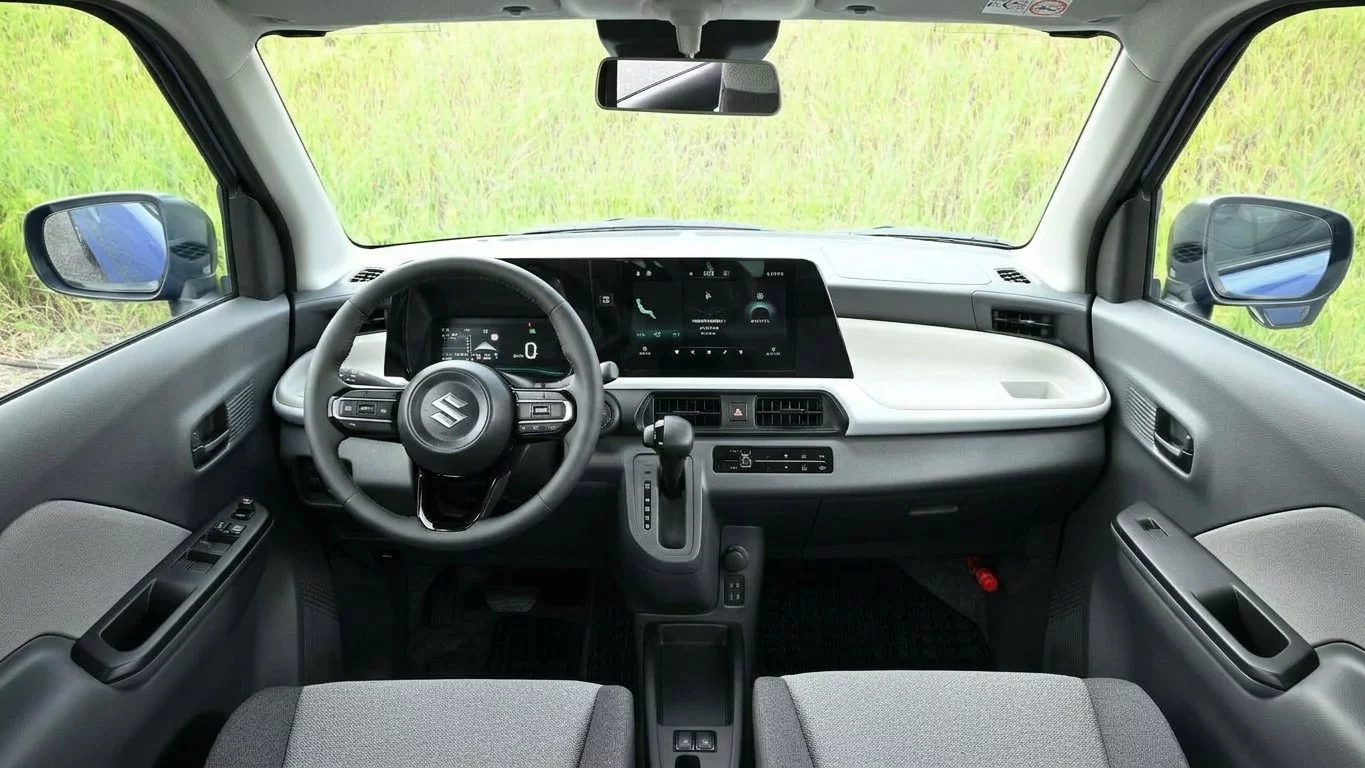 Suzuki e-Sky / Zdjęcie zmodyfikowane przez AI