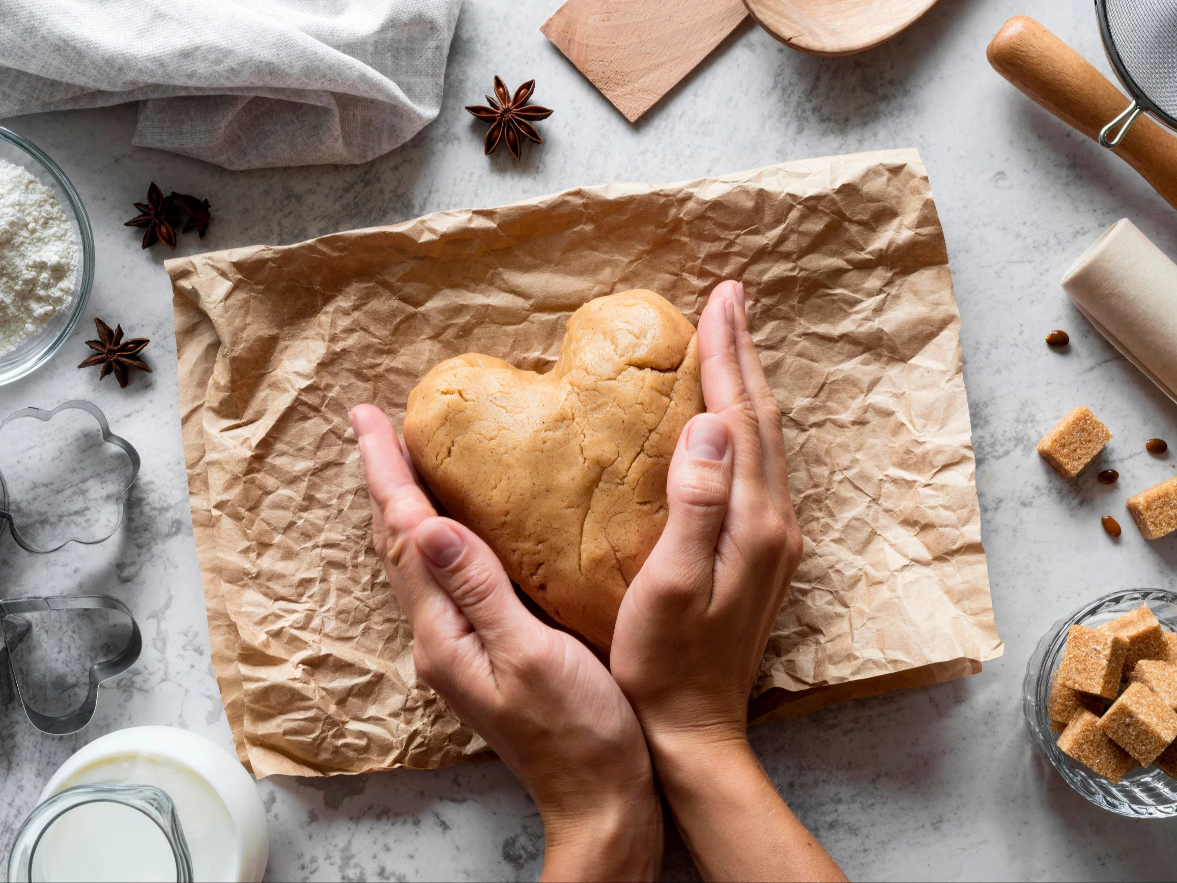 Eksperci ostrzegają: papier do pieczenia nie zawsze jest bezpieczny. Zobacz, jak go używać