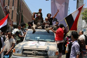 Świętujący obywatele Jemenu