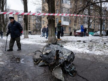 Szczątki jednego z pocisków rakietowych zestrzelonych przez ukraińską obronę przeciwlotniczą, 23 stycznia 2023 r.