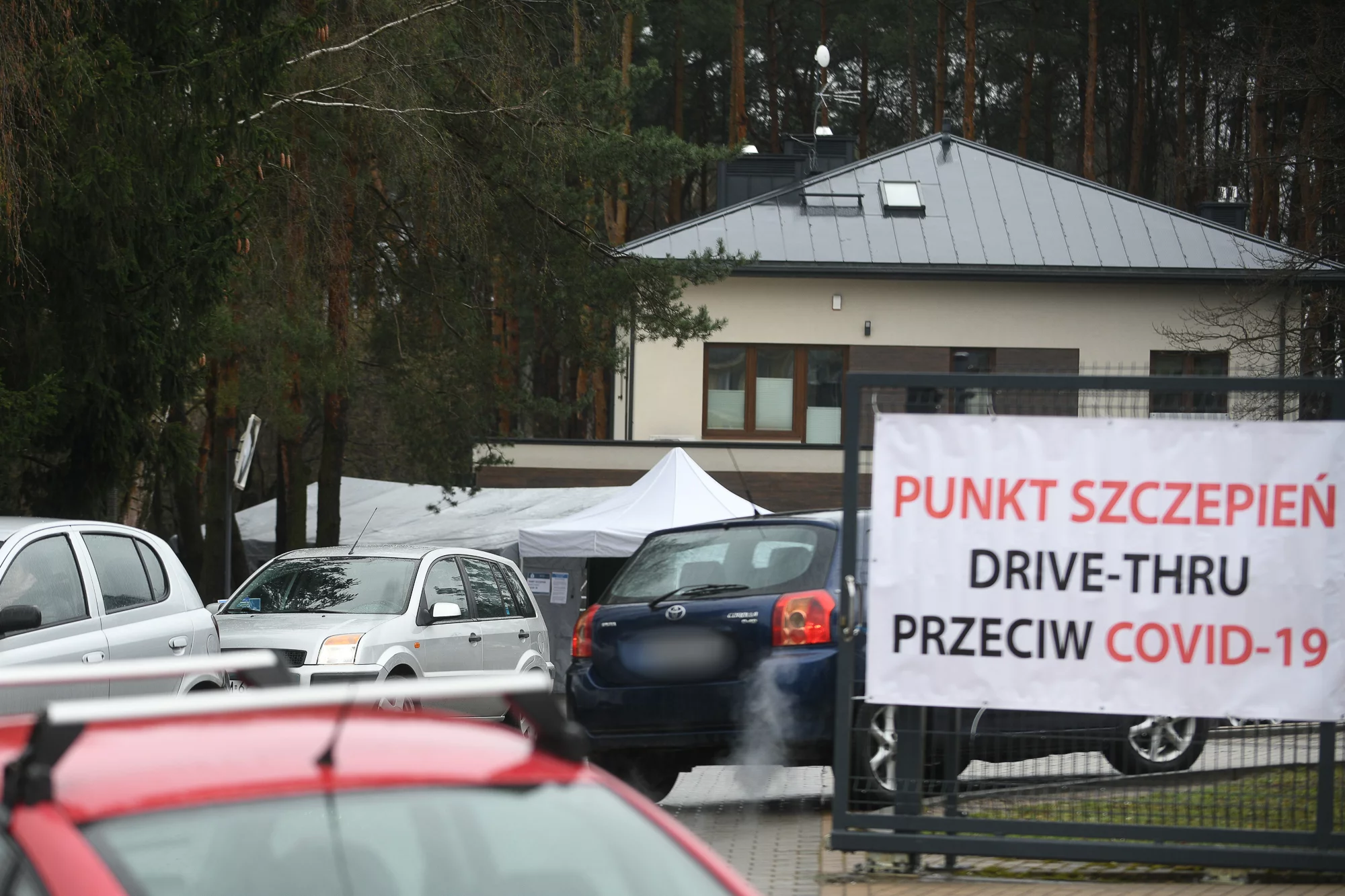 Punkt szczepień drive-thru