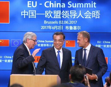 Szczyt UE-Chiny, na zdjęciu: Jean-Claude Juncker, Ji Keqiang i Donald Tusk