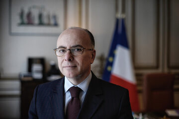 Szef francuskiego MSW Bernard Cazeneuve