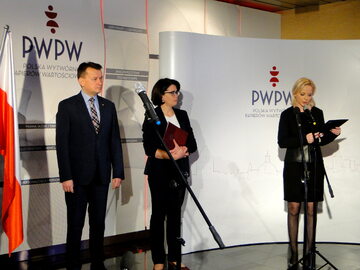Szef MSWiA Mariusz Błaszczak i minister cyfryzacji Anna Streżyńska