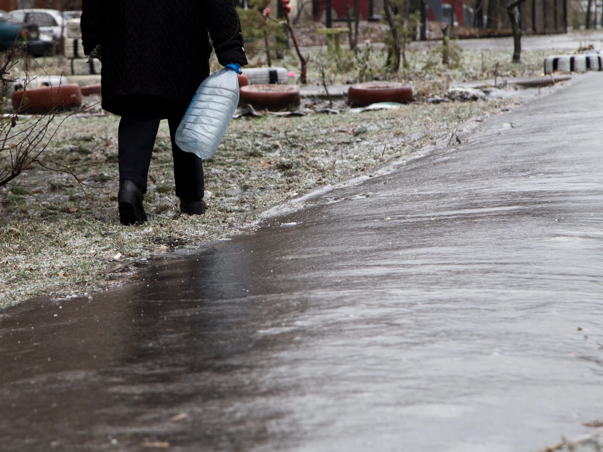 Gołoledź na chodnikach