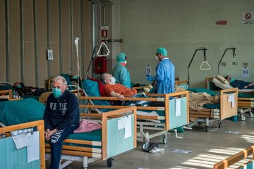 Szpital dla chorych na COVID-19 w mieście Brescia