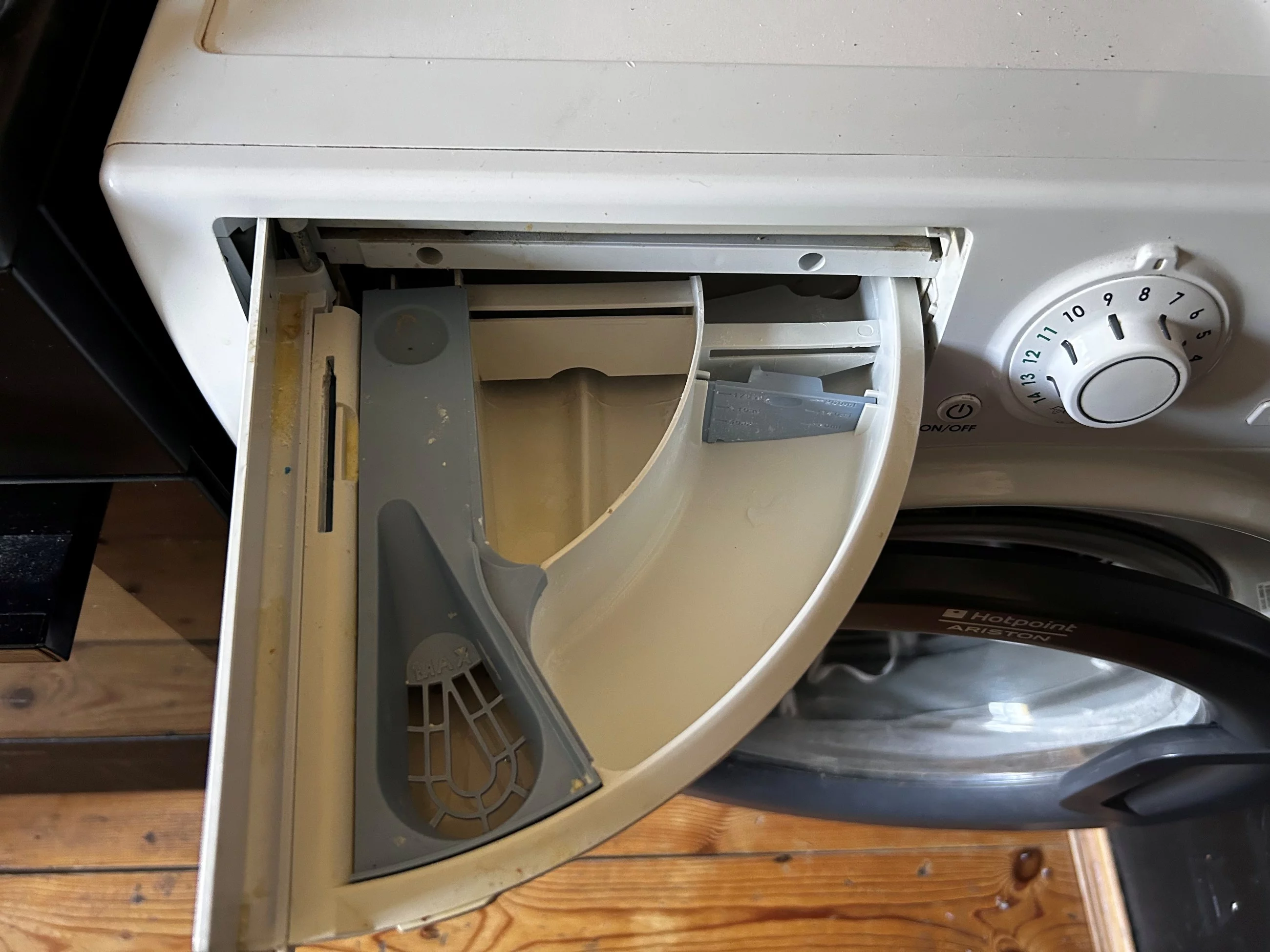 Szuflada na detergenty w pralce