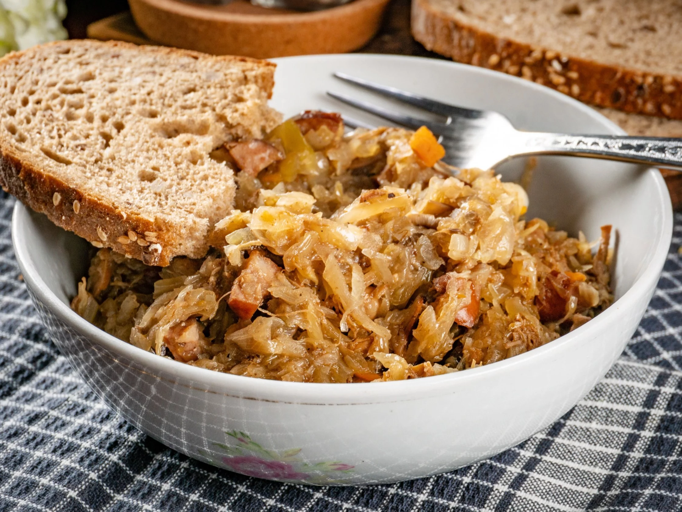 Bigos z 2 rodzajami kiełbasy