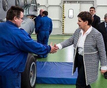 Szydło ikoną stylu? Nosi płaszcz, który jest hitem w sieci